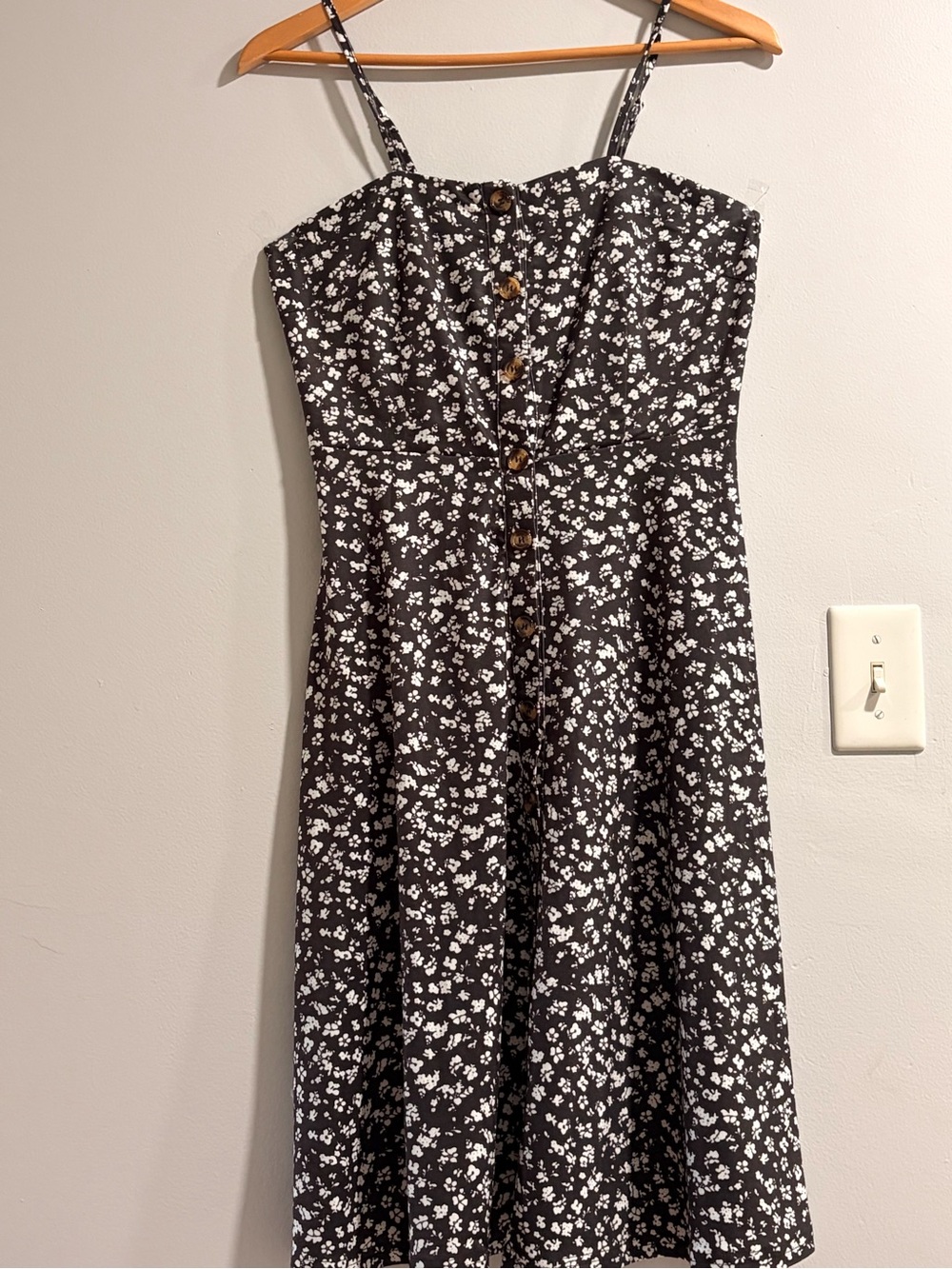 YRU Black & White Floral Button-Front Midi Dress